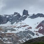 Cordillera nevada y paisaje rocoso de Tierra del Fuego
