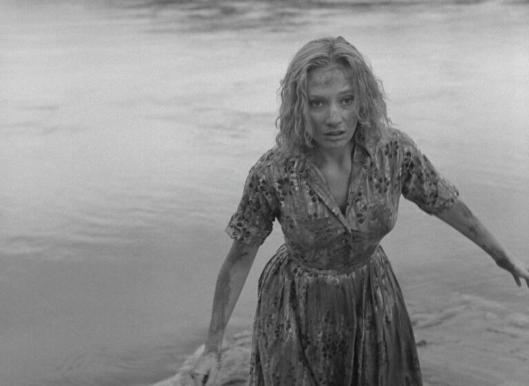 Fotograma en blanco y negro de la película Carnival of Souls de 1962