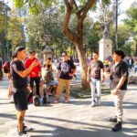 Dos participantes en una batalla de rap callejera en Ciudad de México