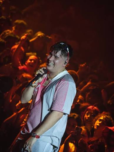 YSY A cantando en el Complejo C Art Media en agosto de 2026